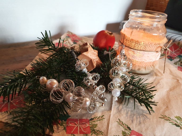 Christbaumschmuck basteln im Hartmannhaus | © Stadt Marktoberdorf